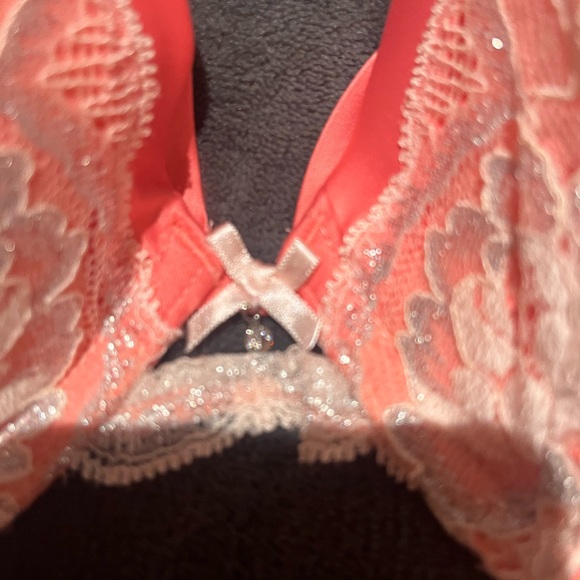 Victoria's Secret Coral Lace Bra - Picture 3 of 5